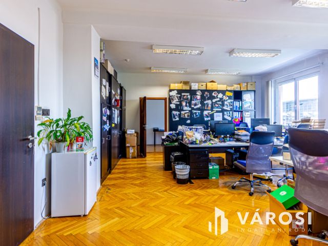 Kiadó 20 m2 alapterületű iroda modern irodaházban