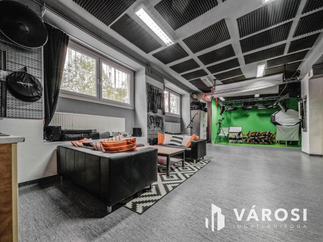 Budai 220 nm alapterületű stúdió