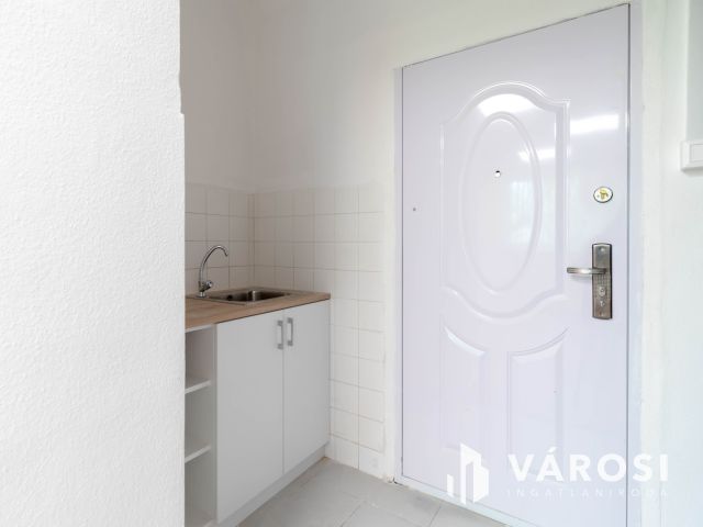 Fáy utcai felújított iroda:48 m2, 2 helyiség,saját teakonyha
