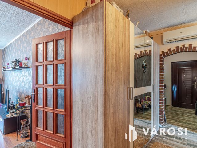 Patent lakás a lugasban