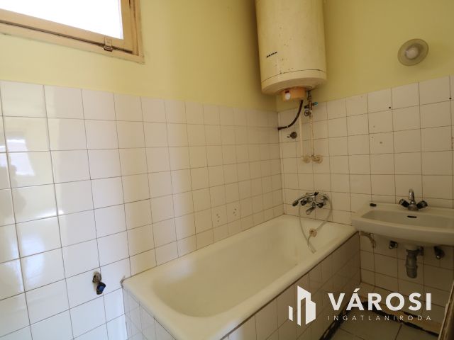 Csorna központjában téglalakás