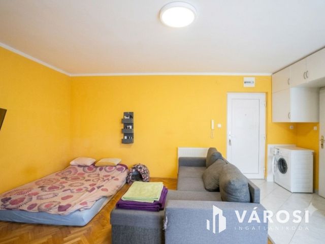 Tégla garzonlakás a Marcal II-n