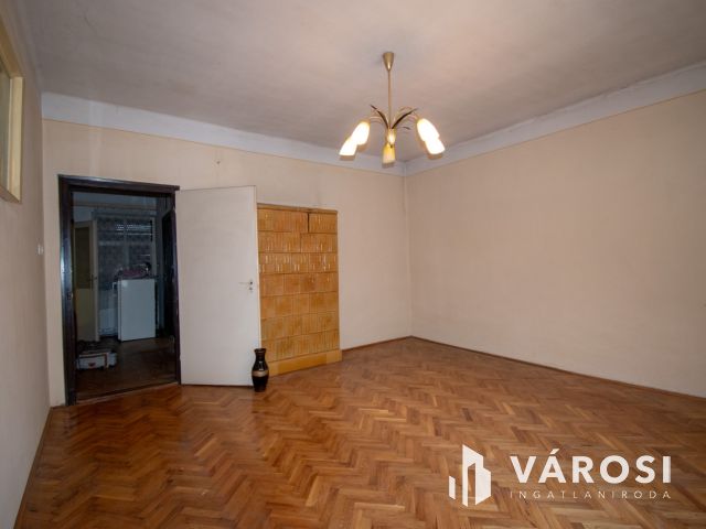 Győr-Szentivánon családi ház, dupla garázzsal