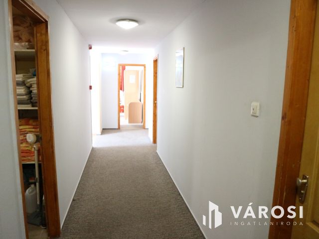 Kaposvár azonnal prémiumbevétel,felszerelt apartman-étterem