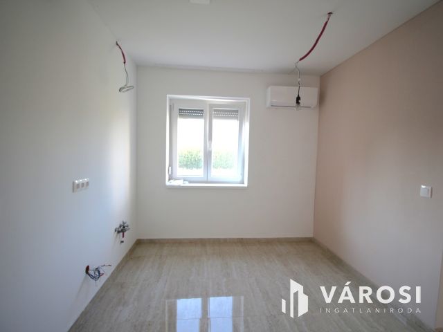Teljeskörűen felújított csendes, 33 nm-es  lakás Sárváron