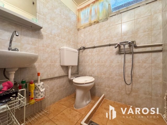 Szép kis nyaraló parkosított kerttel