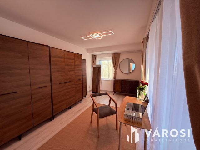Penthouse lakás Madárhegyen!