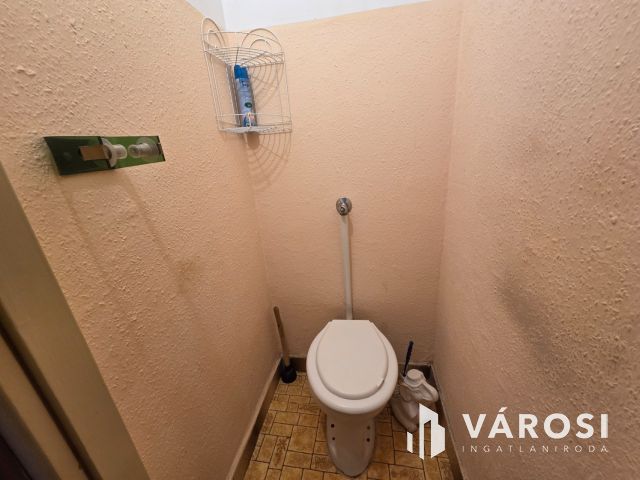 Kétszoba-hallos erkélyes felújítandó panellakás eladó