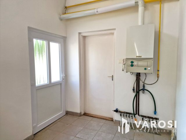 Teljes körűen felújított irodaház/ telephely a város közepén