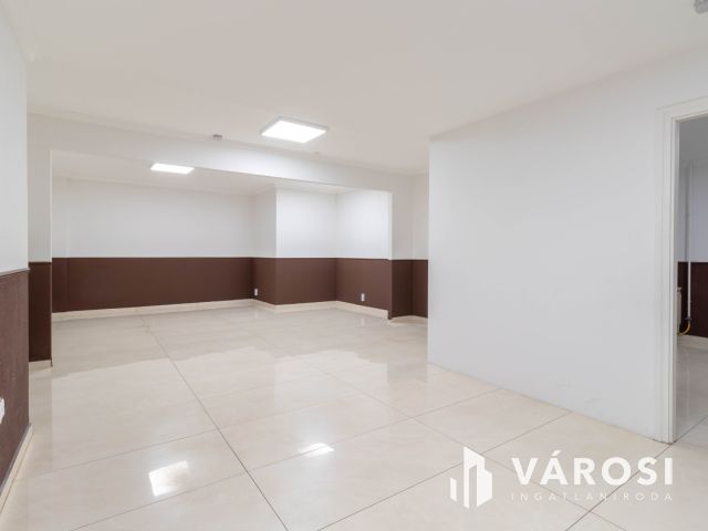 800 m2-es raktár irodablokkal M0 lehajtótól 3 km-re