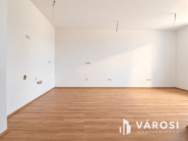 Világos 3 szobás lakás Rákoscsabán autóbeállóval