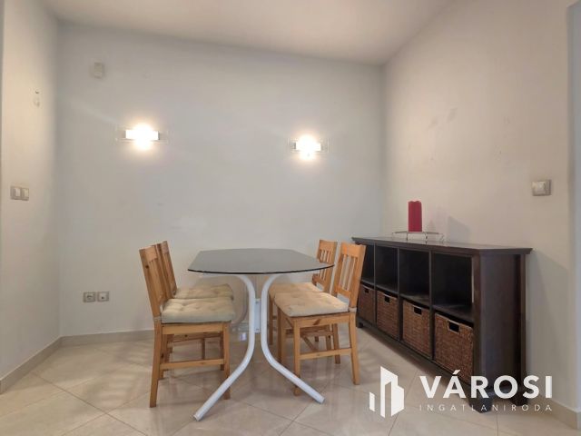 Ritka lehetőség földszinti lakás a Nagyerdő szívében!