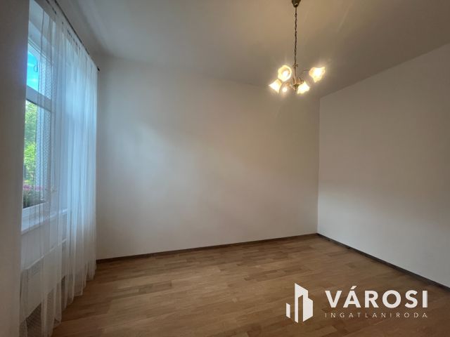 Debrecen Óvárosi kulturált kis házrész, szép udvarban!